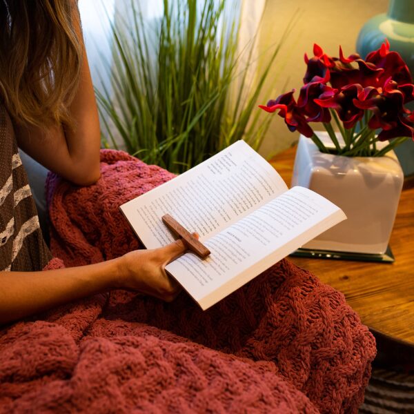 HOPPLER Dual Function Wooden Page Holder - Handmade from African Mahogany - Novel Accessory and Gift for Book Lovers - Image 3